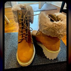 Women’s stylish designer lace up boots by Nicole Miller; Sz 9